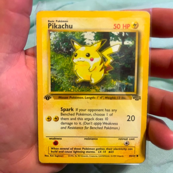 Pikachu Pokémon cards 1st ED and base set “red cheeks” 60/64 - Picture 1 of 2